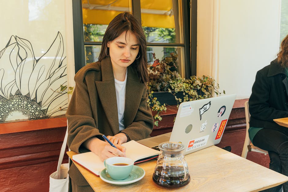 Students studying in a high-end coffee shop in Shanghai